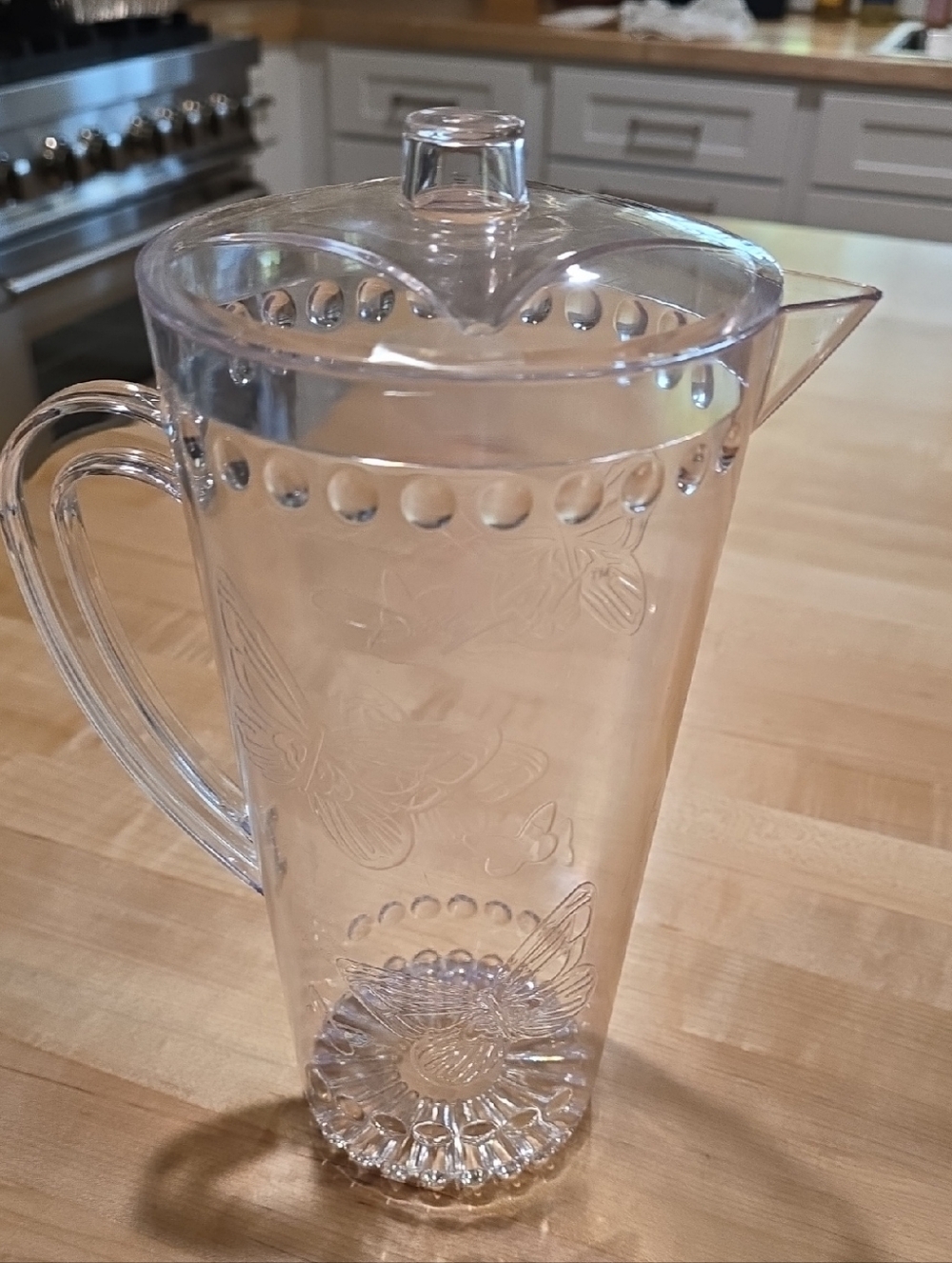 Clear Plastic Beverage Pitcher with Lid - Transparent